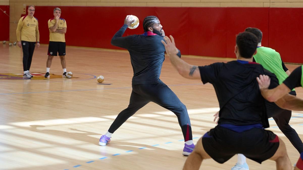 Último entrenamiento azulgrana antes de viajar a El Cairo