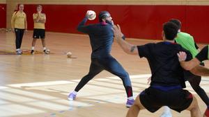 Último entrenamiento azulgrana antes de viajar a El Cairo