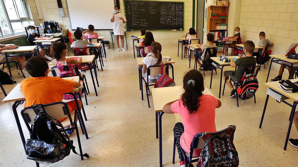A class from the Francesc Cantó school in Elche during the first days of the course. | A class from the Francesc Cantó school in Elche during the first days of the course. |