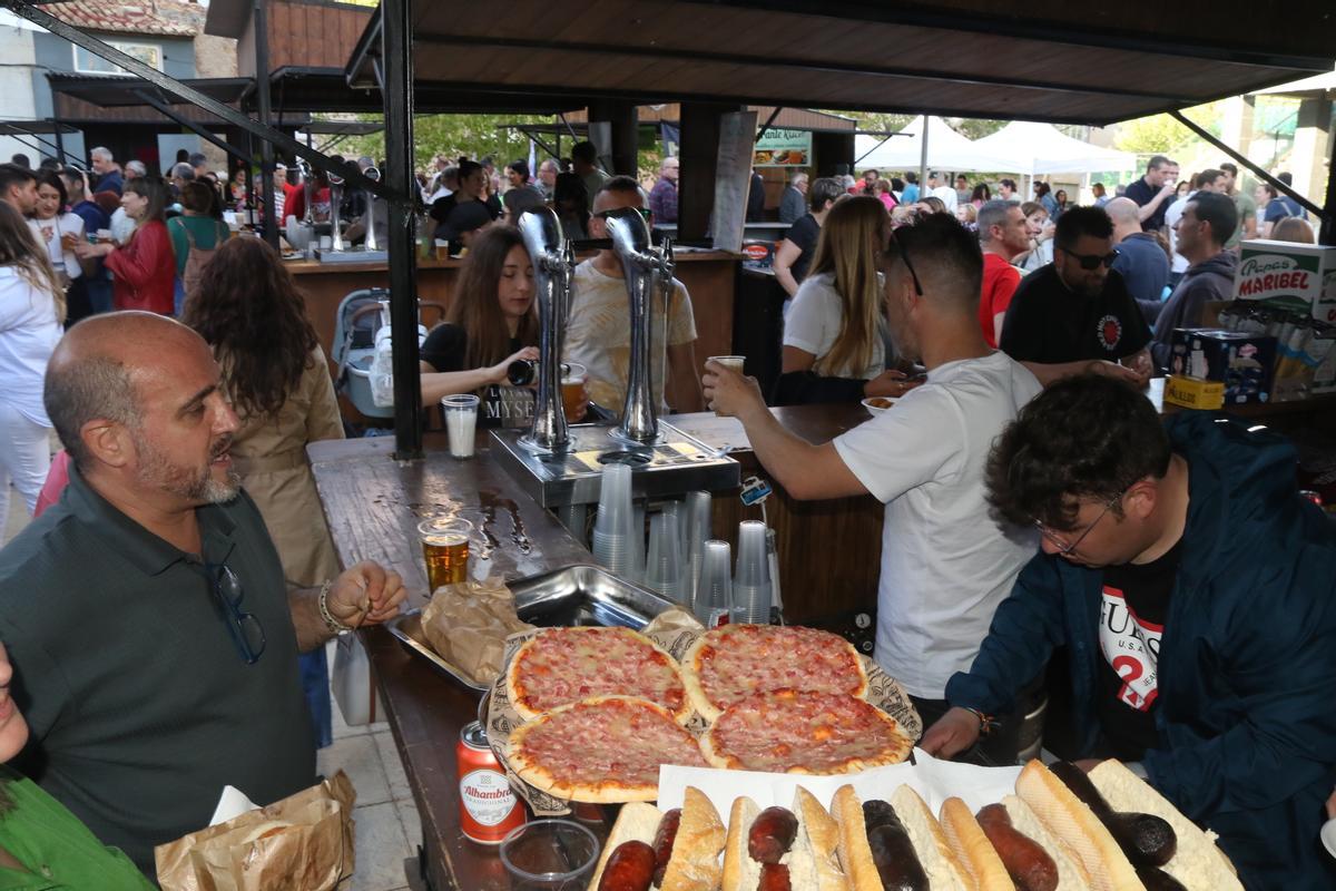 Gran ambiente en la primera jornada festiva alcorina.