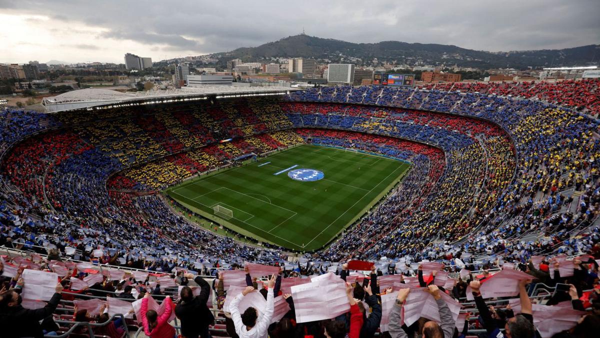 Panorámica del Camp Nou, con los 91.553 espectadores del récord. | REUTERS