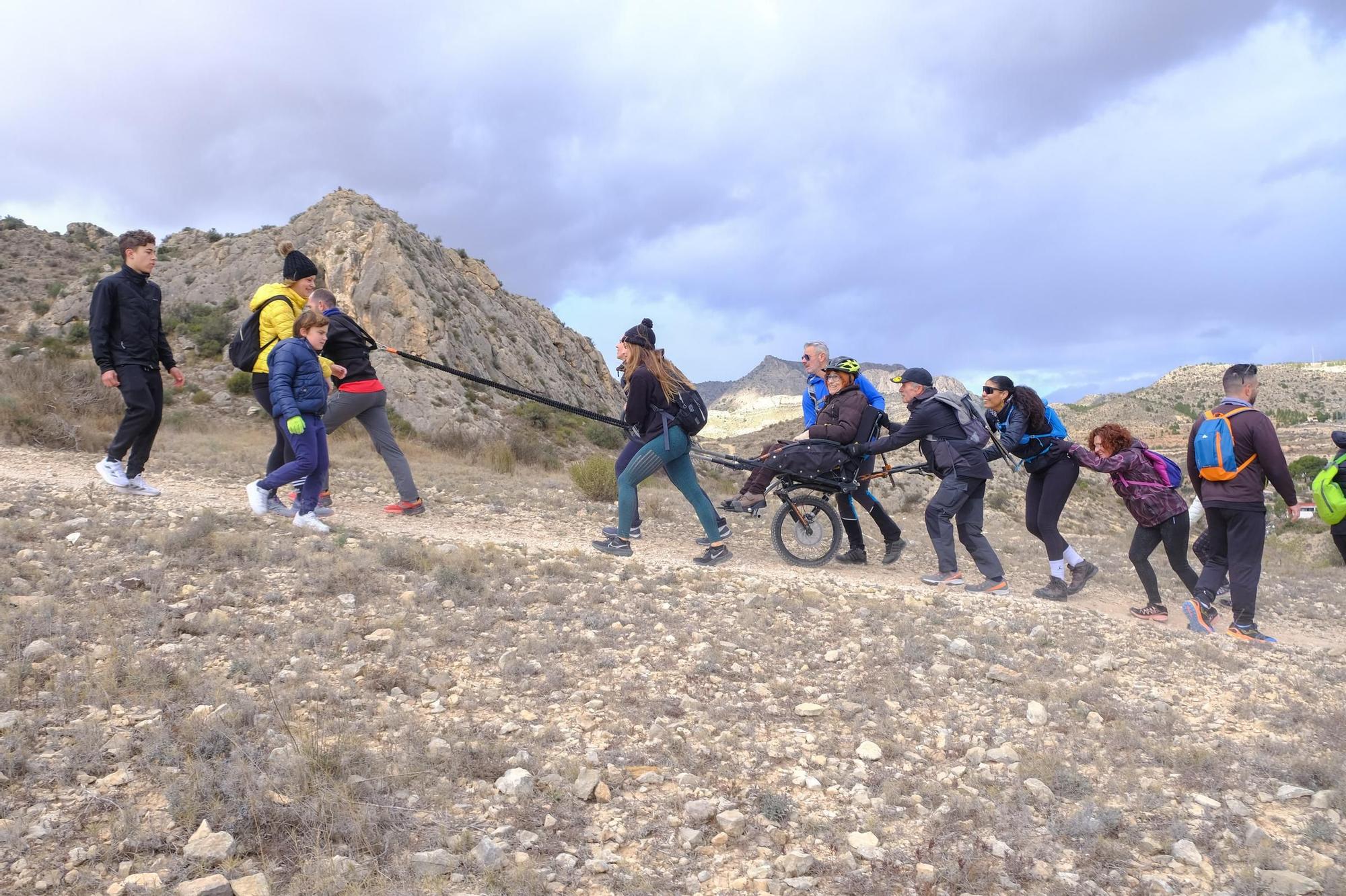 Así ha sido la subida más inclusiva al Monte Bolón de Elda en el día de Reyes