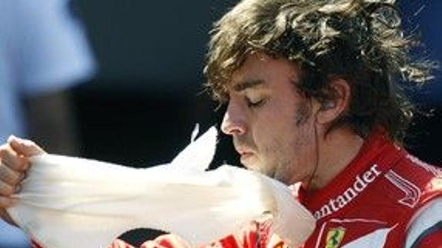 Fernando Alonso: &quot;Puede que Red Bull no acabe esta carrera&quot;