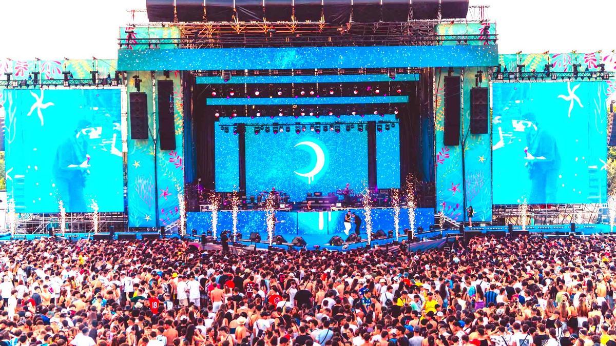 Escenario principal del Reggaeton Beach Festival Benidorm.