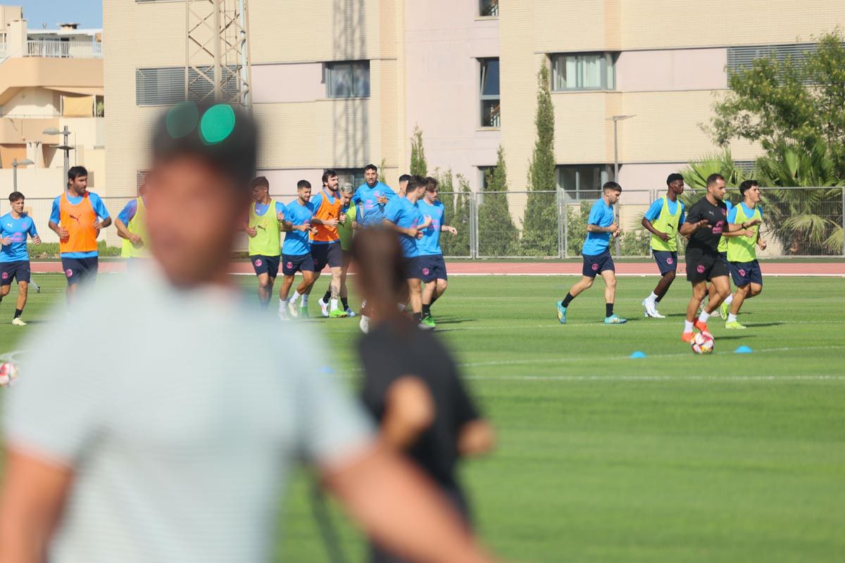 El primer entrenamiento de pretemporada de la UD Ibiza, en imágenes