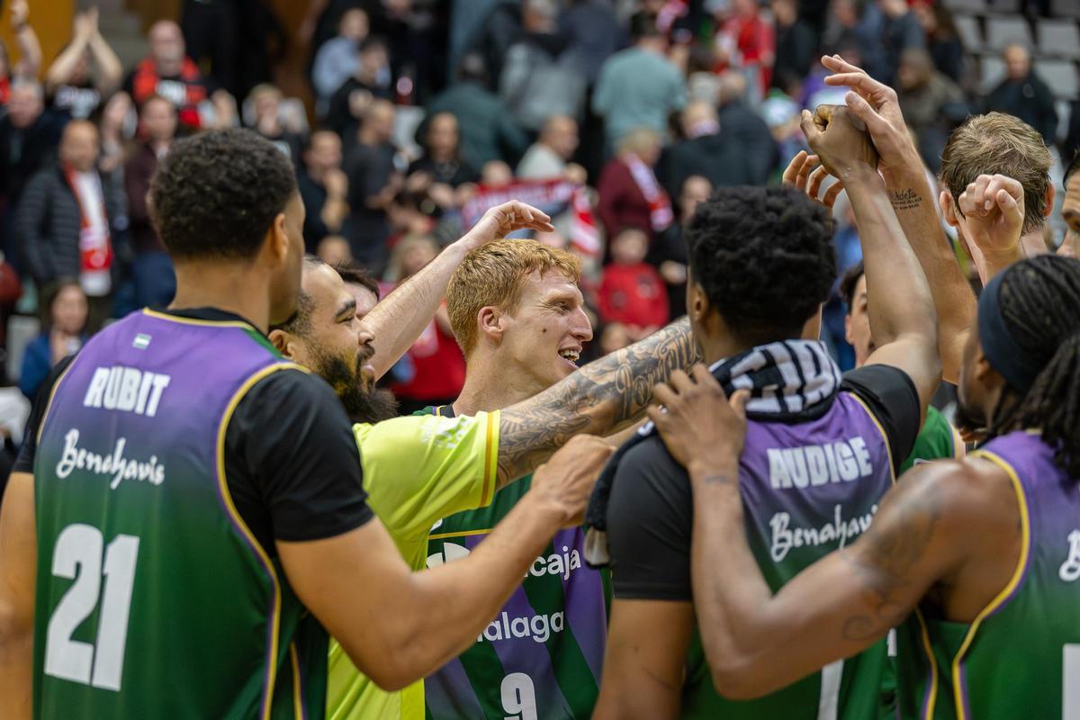 El Unicaja tras ganar en Girona.