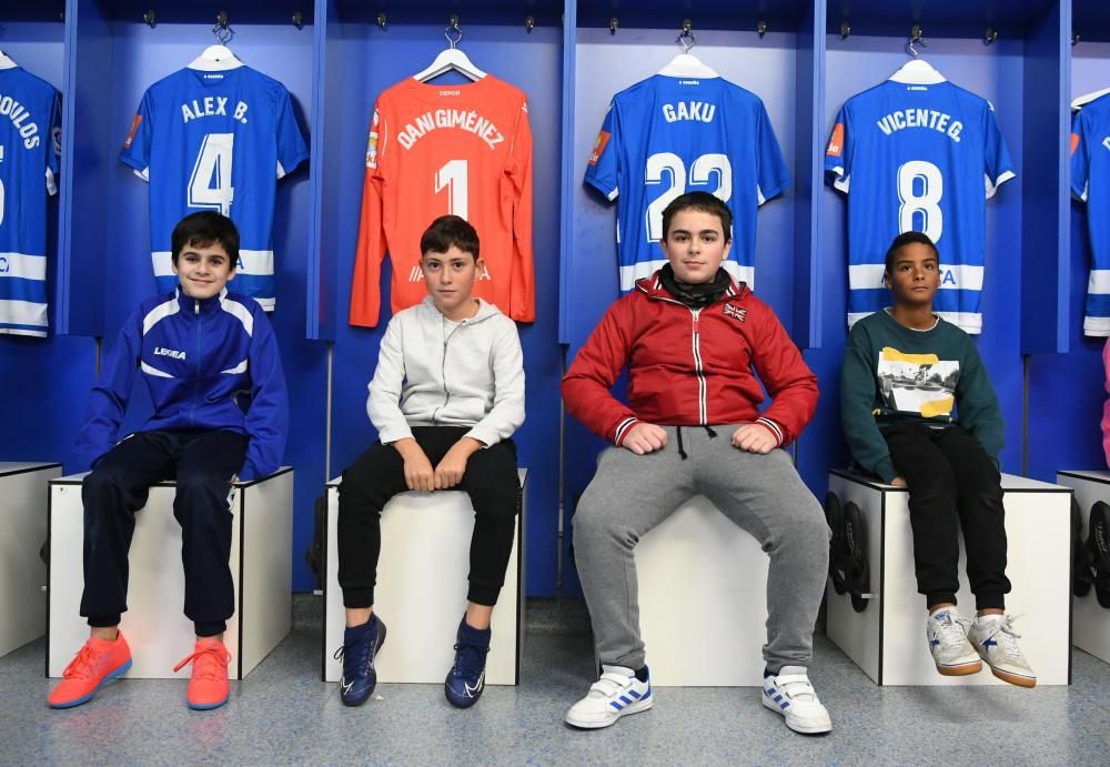 Los estudiantes han realizado un recorrido por los rincones del estadio de Riazor - Han conocido a los jugadores Martí Vilà, del Fabril, y Silvia y Cris, del Dépor Abanca