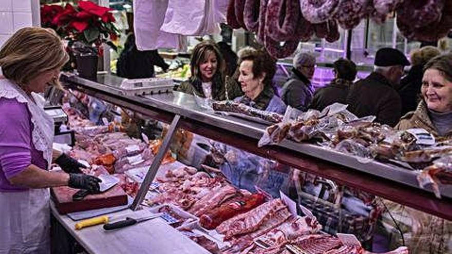 Una carnicería del Mercado de Abastos.