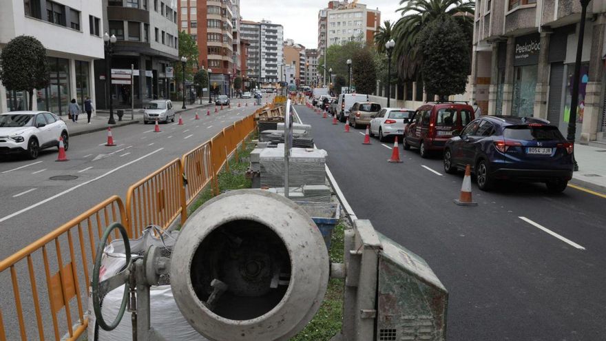 Acaban las obras del carril bus en el tramo de la Costa entre Constitución y Mieres