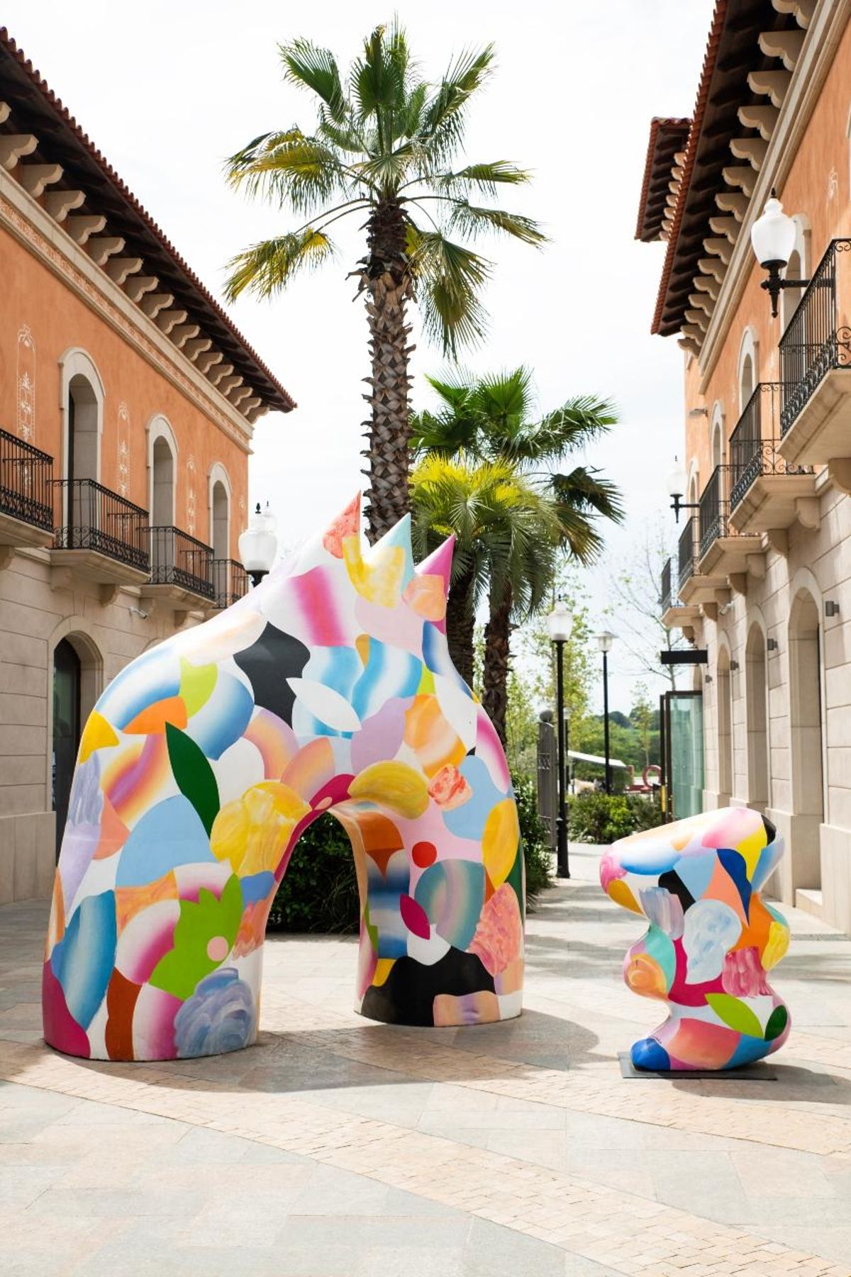 El Village amplía su horario hasta las 22.00 horas este verano.