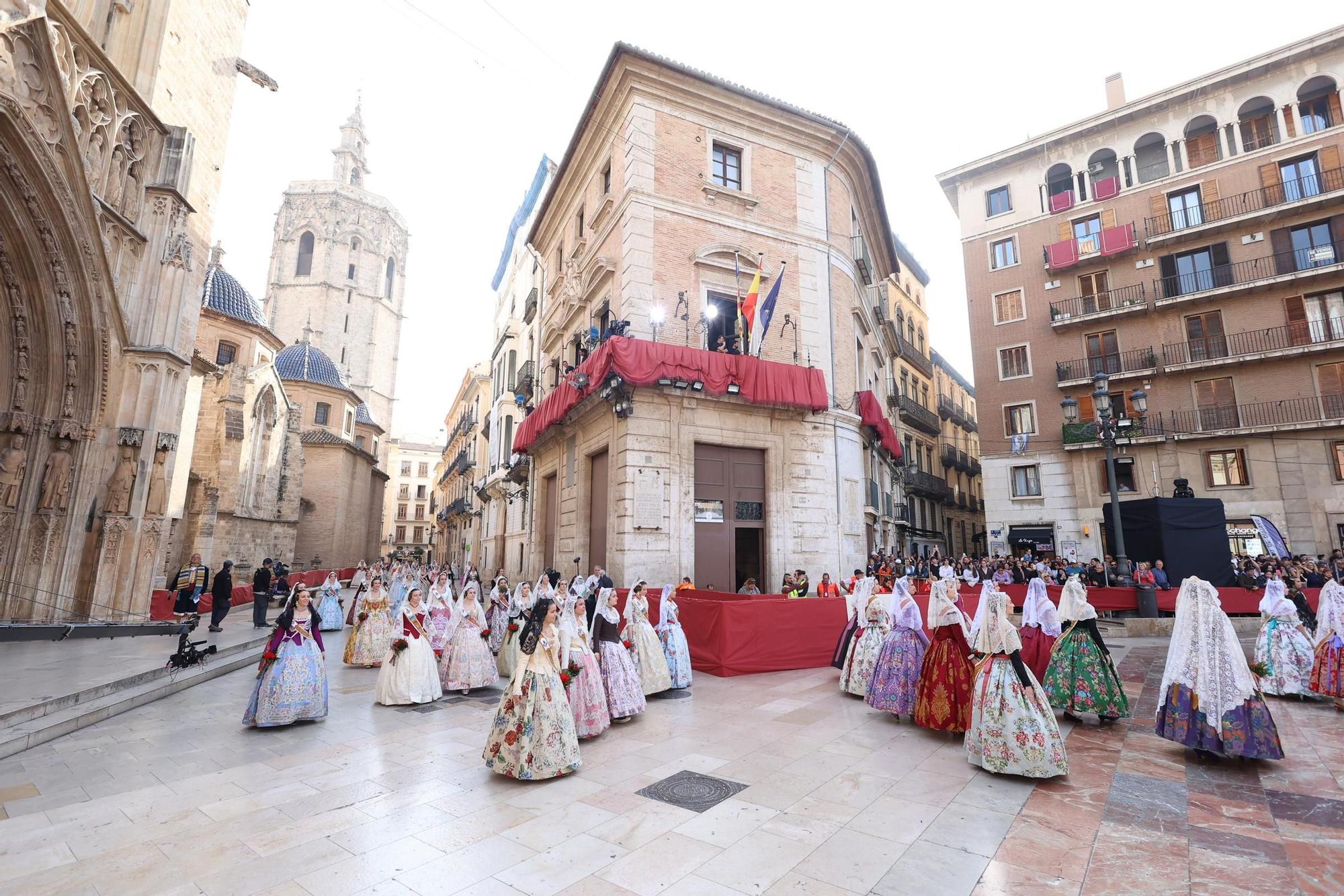 Ofrenda 18 de marzo. Calle San Vicente (16-17 horas)