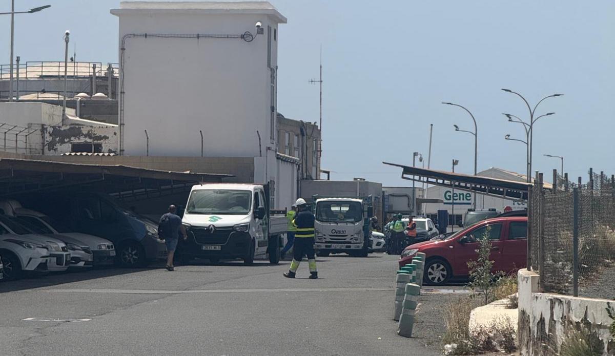 El amplio despliegue de emergencias tras la explosión en el polígono de Salinetas