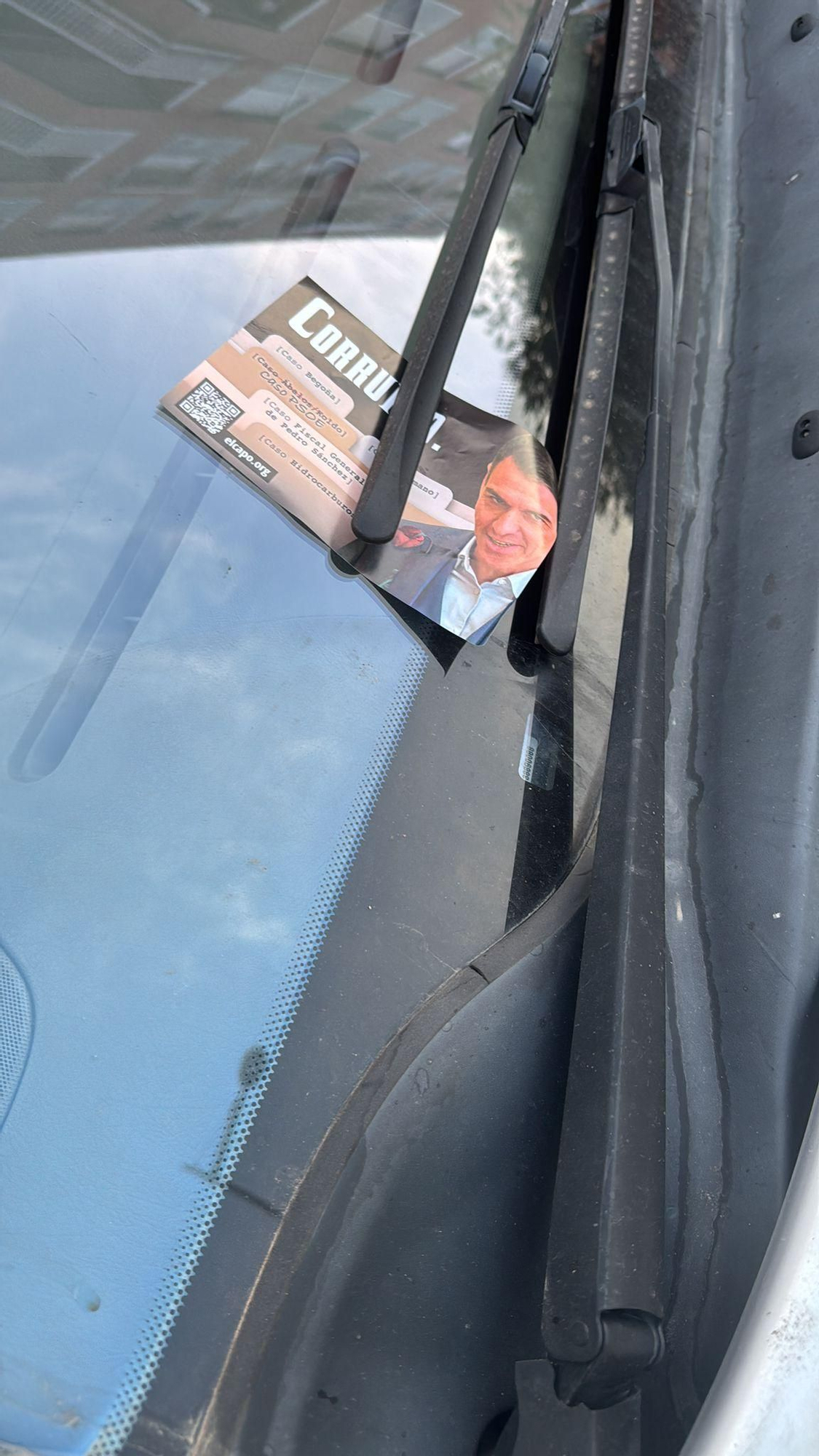Galería de fotos: Castellón amanece plagada de pancartas en las que se señala a Pedro Sánchez como "corrupto"