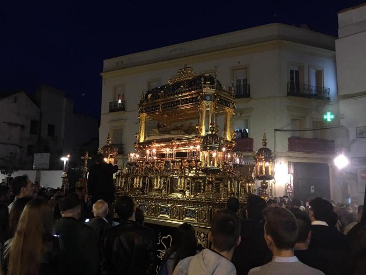 Descendimiento y Sepulcro ponen la esperanza del Viernes Santo
