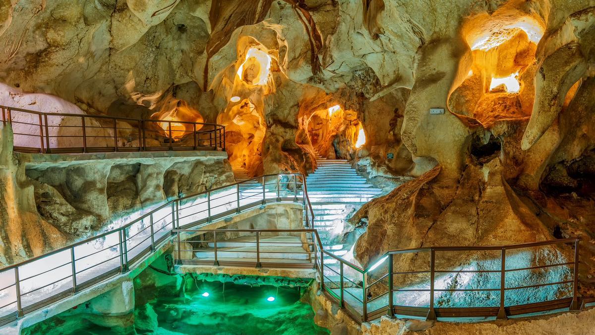 Interior de la Cueva del Tesoro