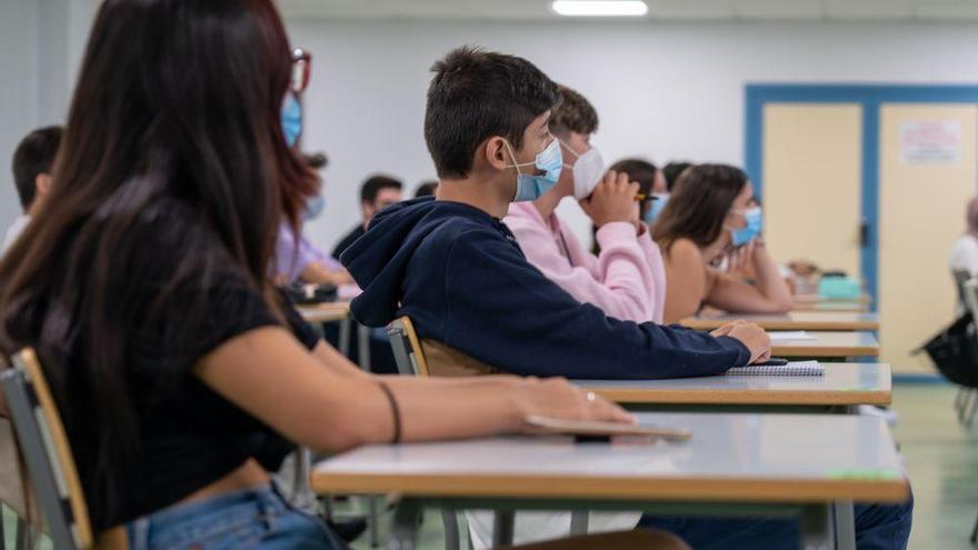 Educación reparte los primeros 300 purificadores para las aulas de Castellón