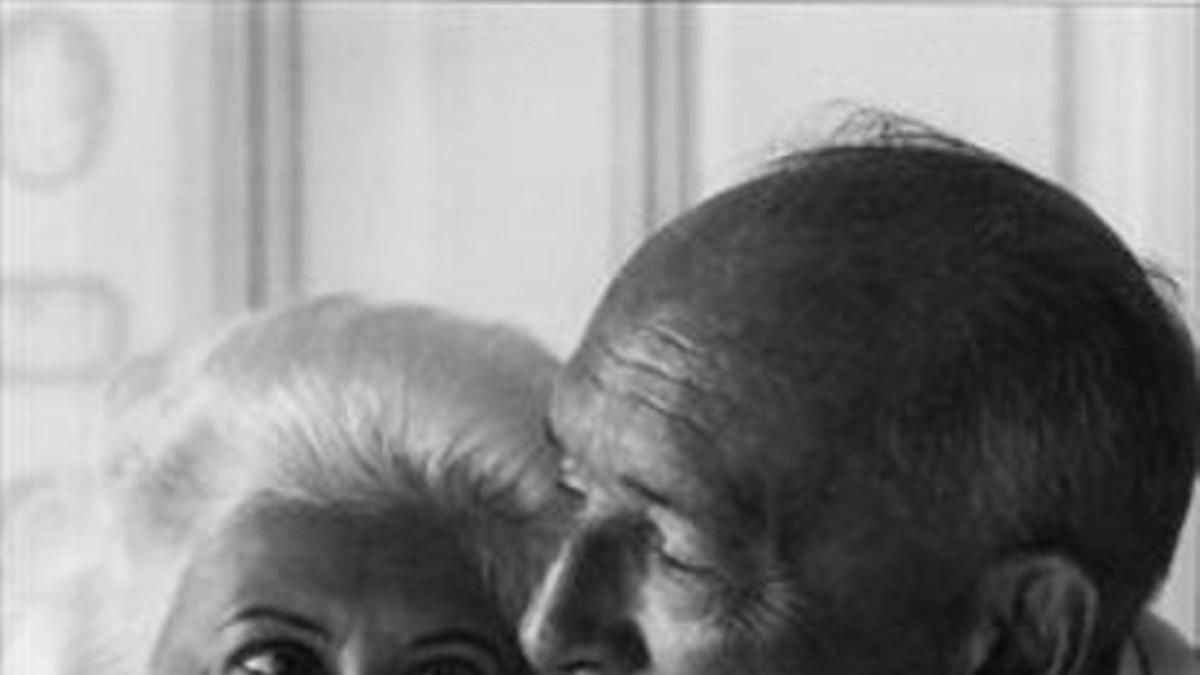 Véra y Vladimir Nabokov, en una imagen que aparece en el libro  'Cartas a Véra'.