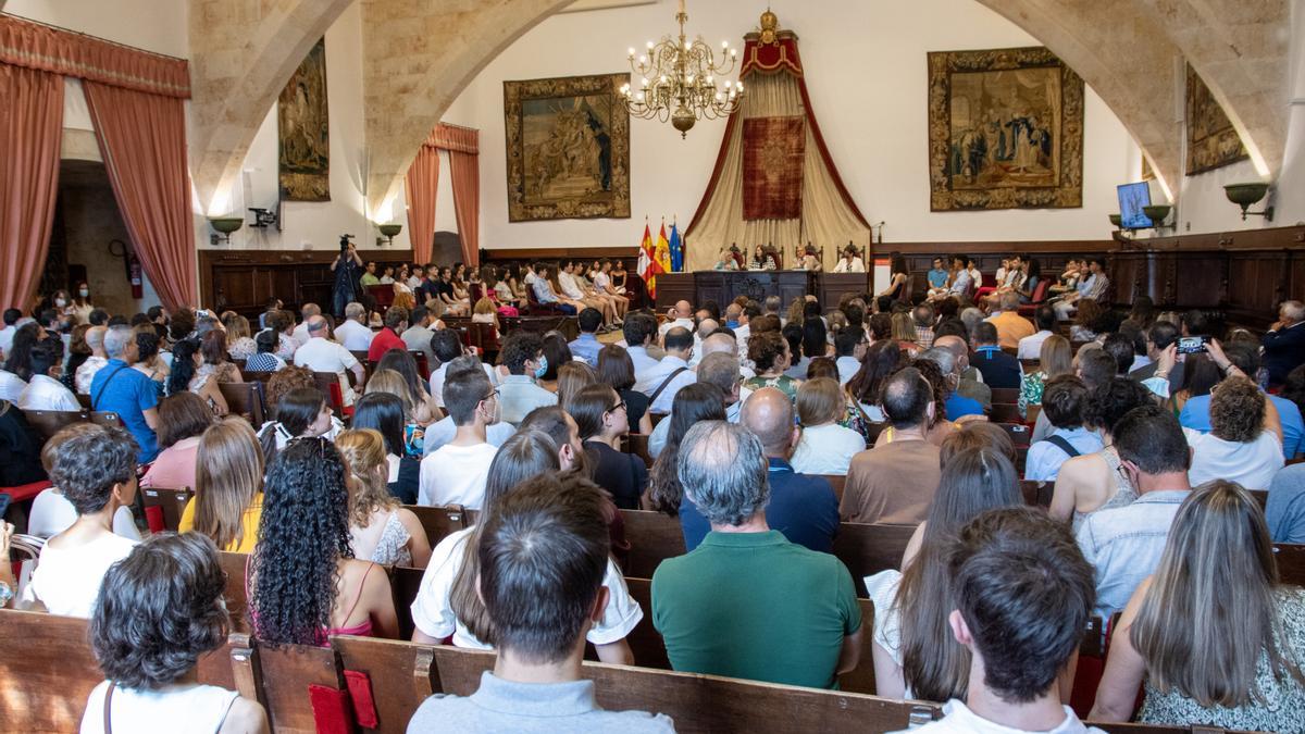 Un momento del acto de reconocimiento a los mejores alumnos de la EBAU.