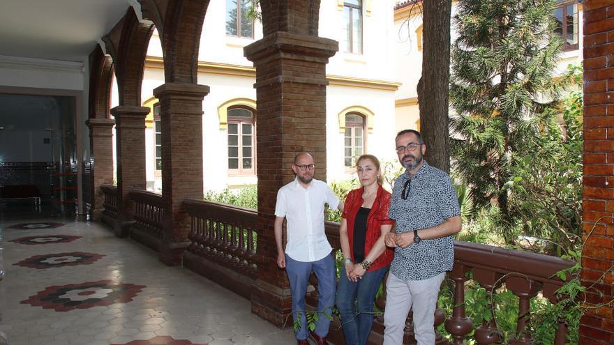 De izquierda a derecha, José Luis Cabrera, Rosa Palomo y Miguel Ángel Bustamante, este martes en uno de los patios de la antigua Casa de la Misericordia