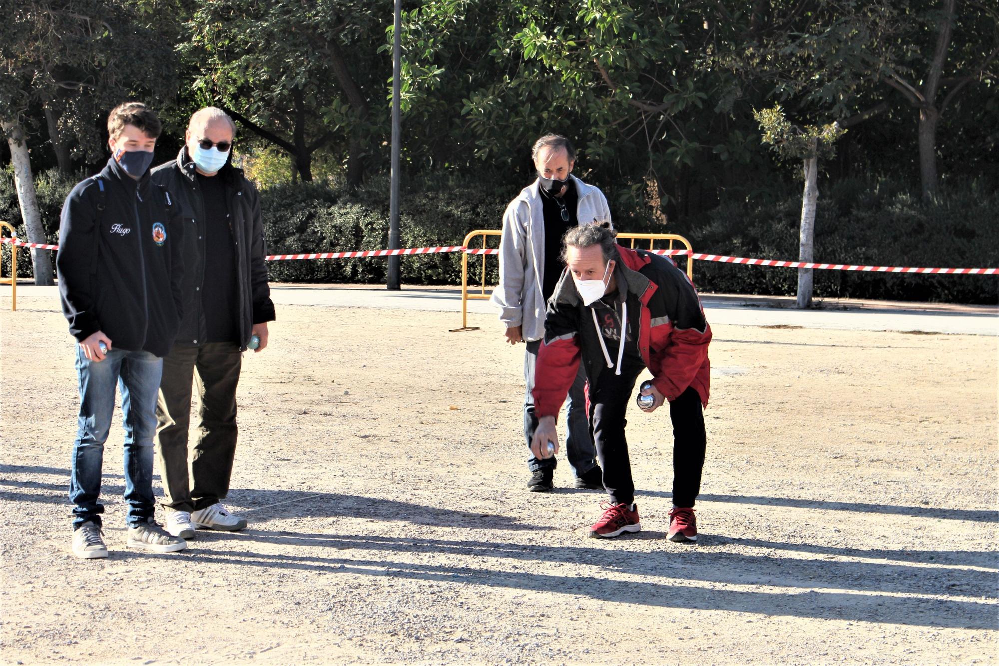 La actividad fallera vuelve a golpe de petanca