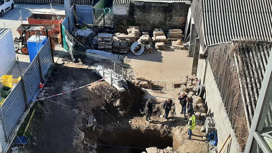 Cultura colocará la grúa para la obra del Museo Massó tras sacar a la luz 52 pesos de la antigua salazón