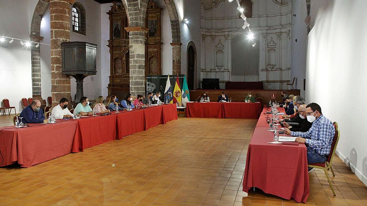 Pleno del Ayuntamiento de Teguise, ayer. | | AYUNTAMIENTO DE TEGUISE