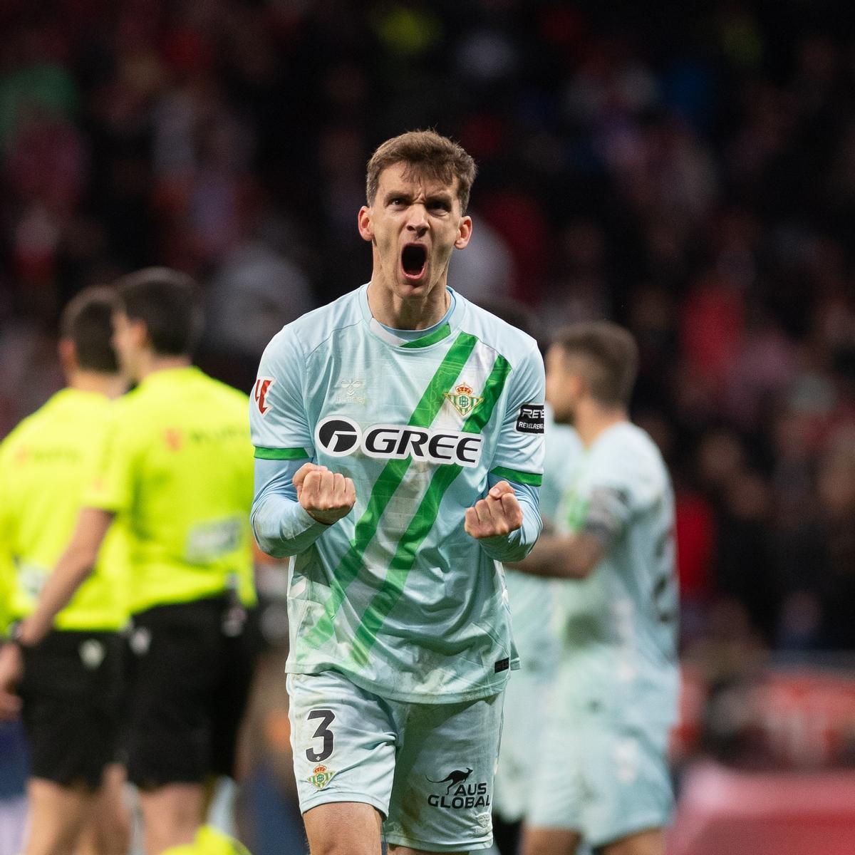 Diego Llorente, al término del partido del Betis contra el Atlético de Madrid en el Metropolitano en la jornada 23 de LaLiga