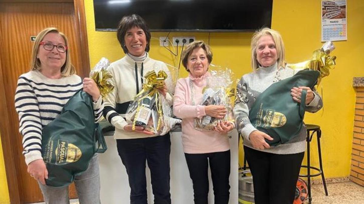 Tere Lahoz y Asun Tris ganadoras del guiñote.