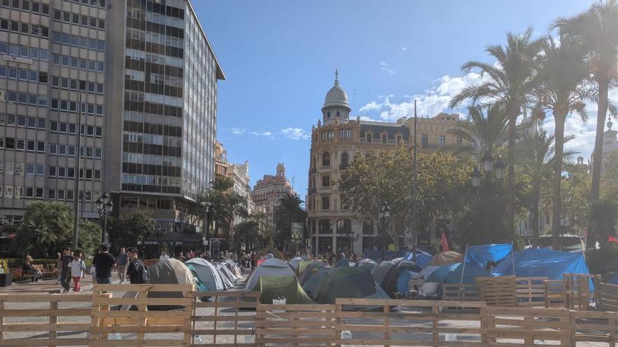 La acampada por la vivienda de València se quedará durante el desarrollo del 9 d'Octubre