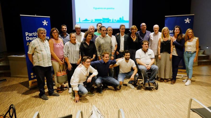 Membres del PDeCAT amb Jordi Masquef al centre.