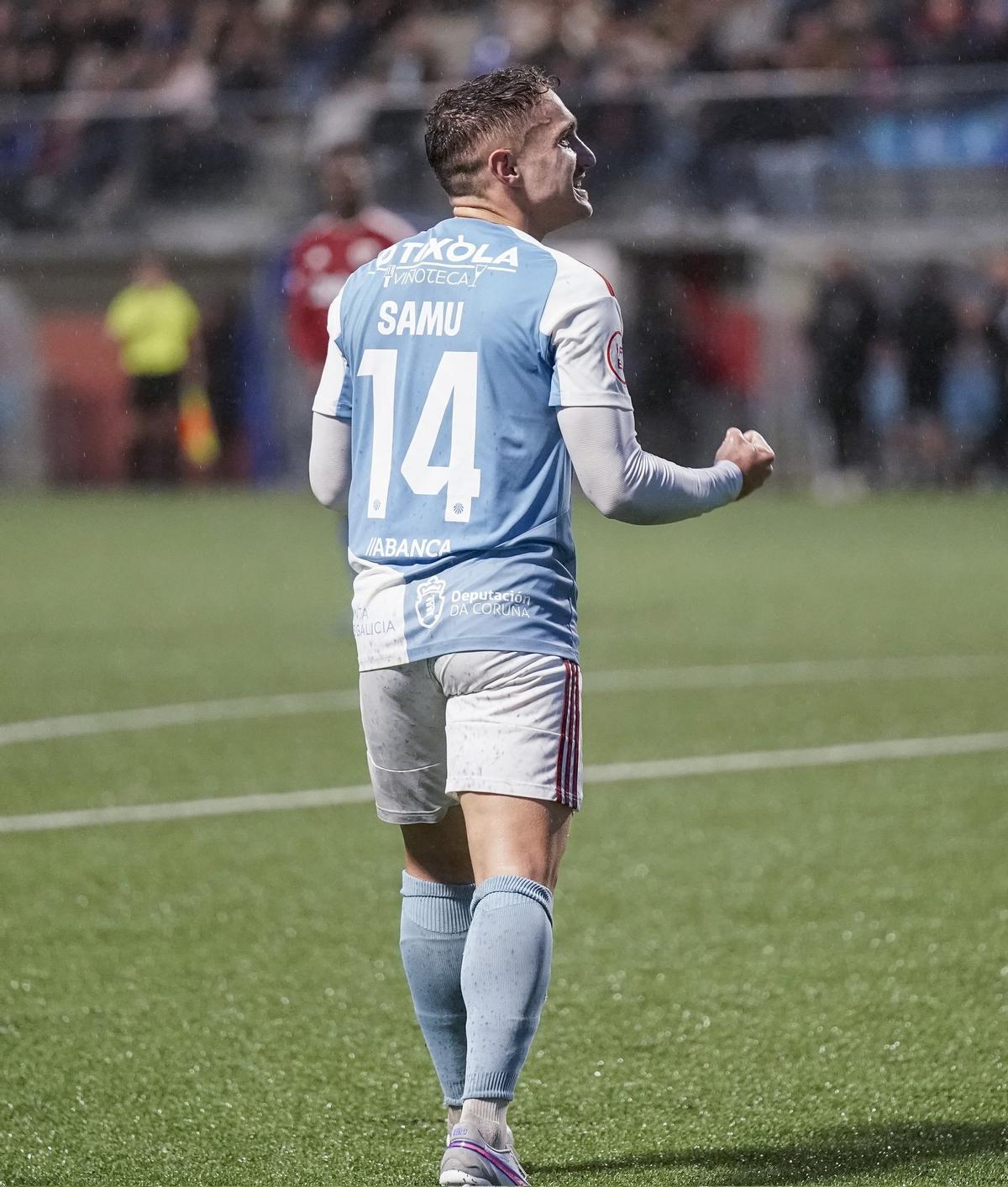 Samu Rodríguez celebra un gol en un partido ante el Bergantiños de la campaña pasada.