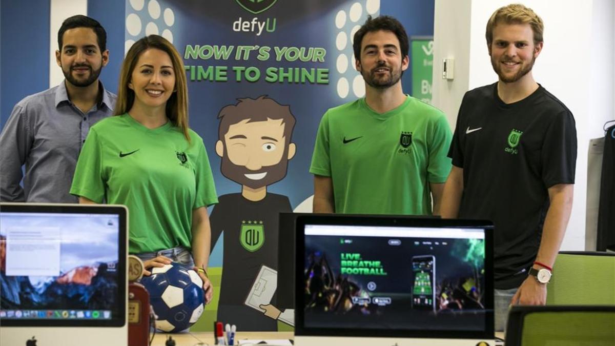 El equipo de DefyU. De izquierda a derecha, Edgar David, Vanessa Henao, Roman Sandoval y Martí Tapia.