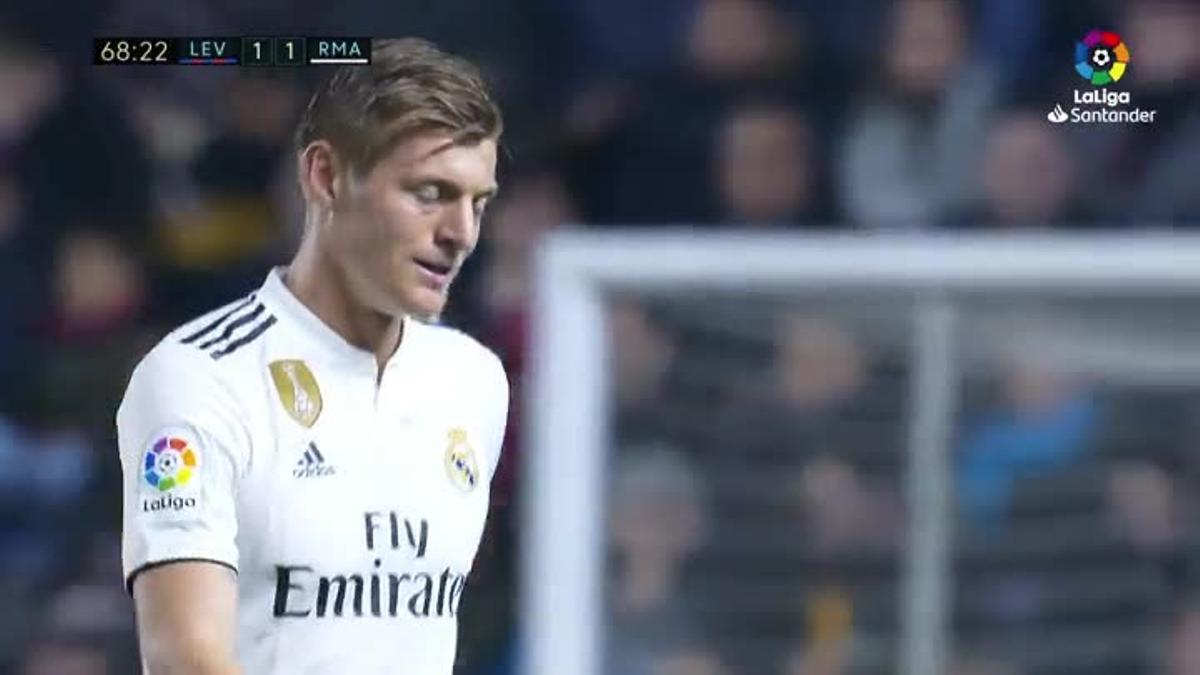 Con empate en el marcador Solari sacó a Kroos para meter a ... Fede Valverde