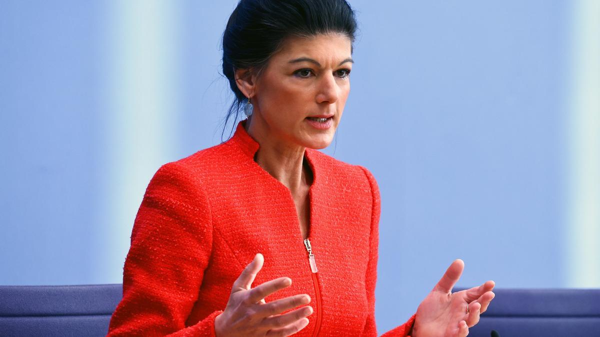 Sahra Wagenknecht, durante la rueda de prensa en la que ha presentado su nuevo partido, este lunes en Berlín.