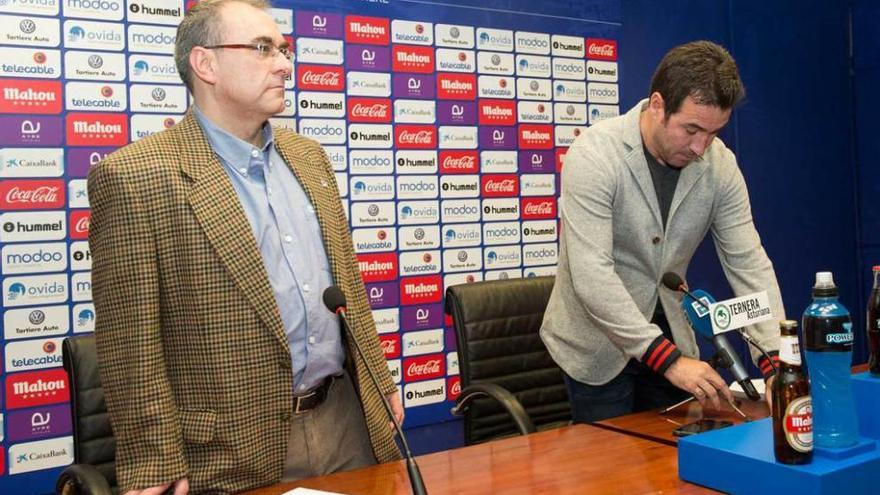 Miguel Sanz, a la izquierda, y Joaquín del Olmo, ayer, en la sala de prensa del Carlos Tartiere.