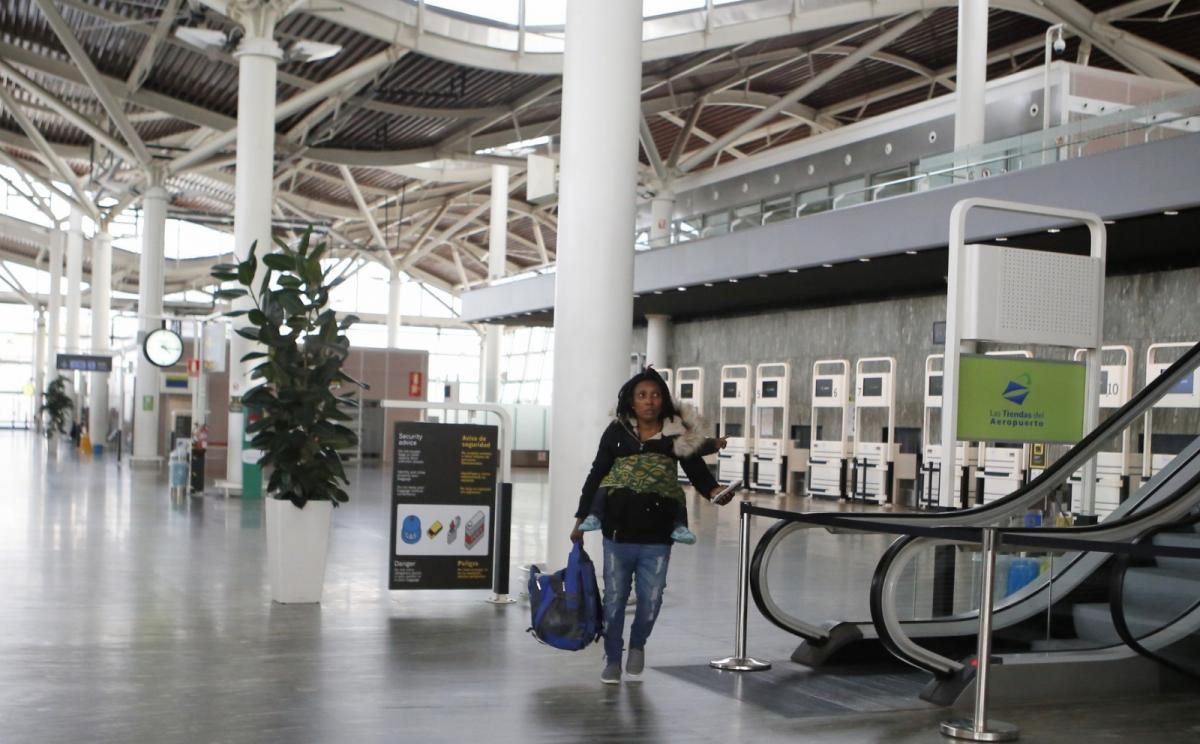 Los viajeros de Londres llegan al aeropuerto de Zaragoza