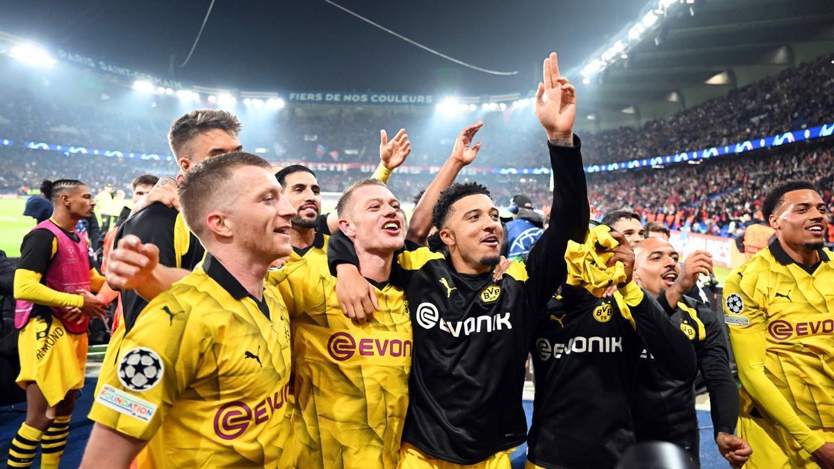 Los jugadores del Dortmund celebran la clasifiación para la final de la Champions League tras eliminar al Paris Saint-Germain.