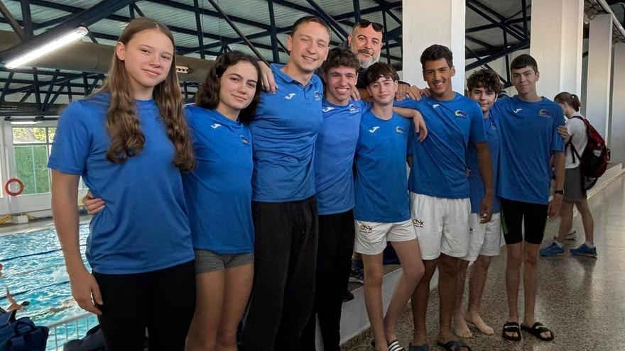 Nadadores del CN Xàtiva en la competición celebrada en Gandia.