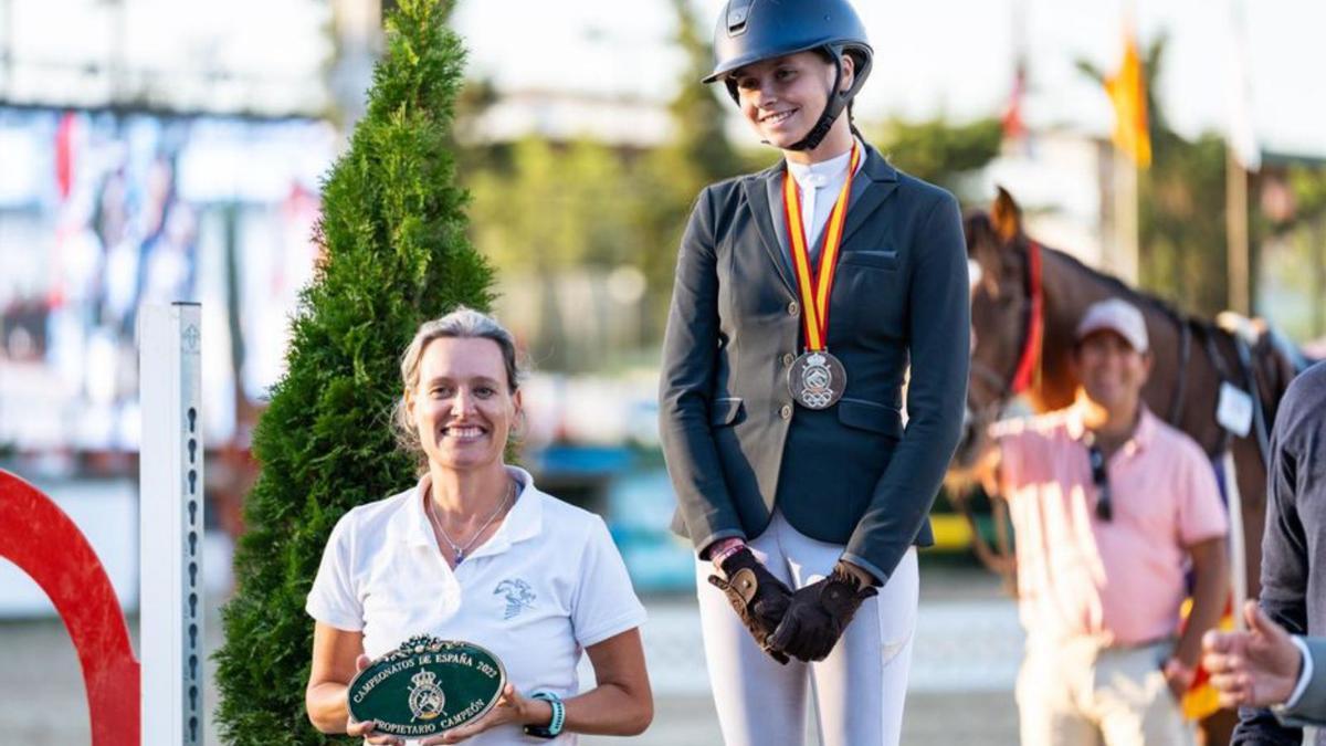 La amazona ibicenca, en el podio como subcampeona.