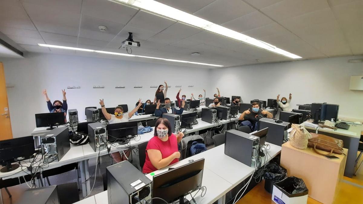 Los jóvenes graduados, en una de sus clases