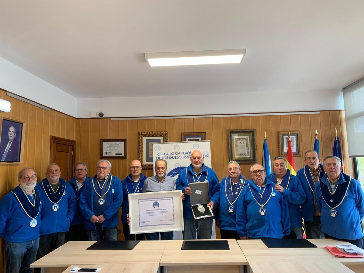 Por la izquierda, Basilio Orejas, Fidel Fernández, Luis Miguel Suárez, José Luis Suárez, Alberto Prado, Tomás Fernández, Luis Javier del Valle, Cuno Palacios, Monchu Muñiz, Luis Riera, Aquilino Suárez y Quinito Diego.