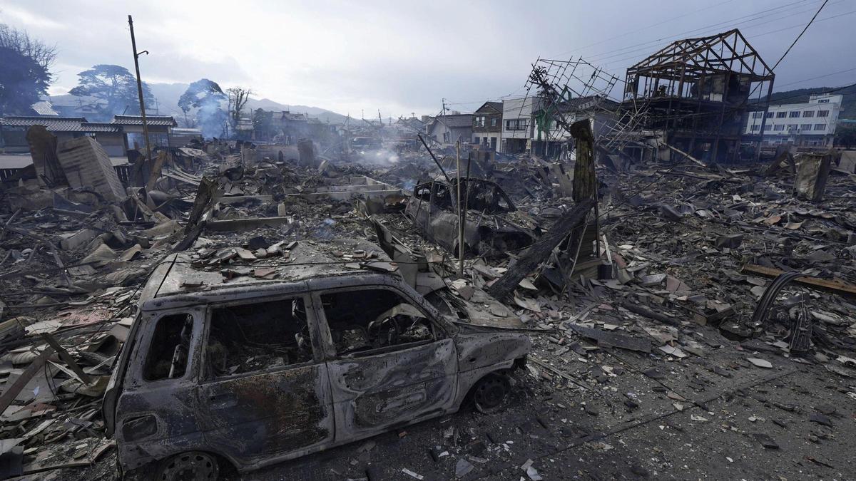 Zona residencial devastada por el incendio provocado por el terremoto en la zona de Wajima