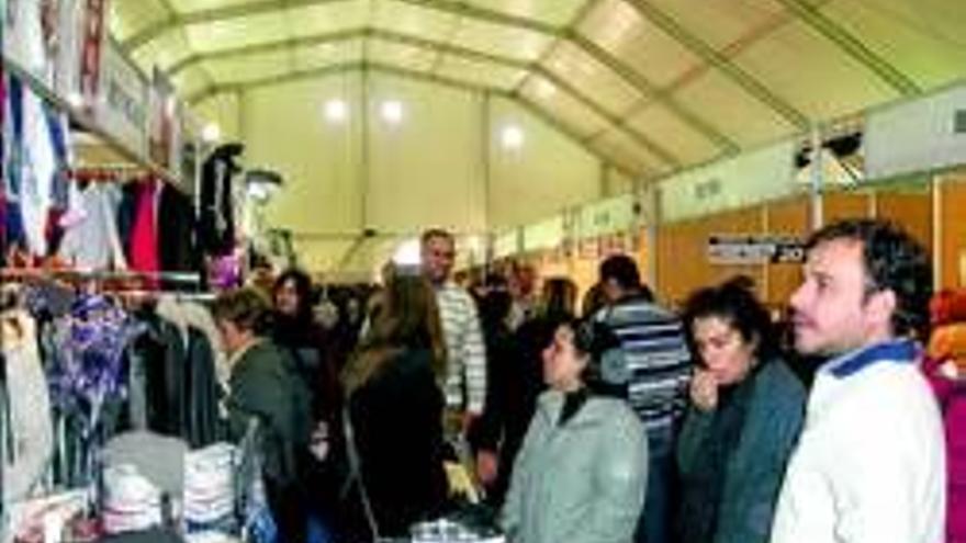 Más de 60 expositores participan en la primera Feria del Outlet