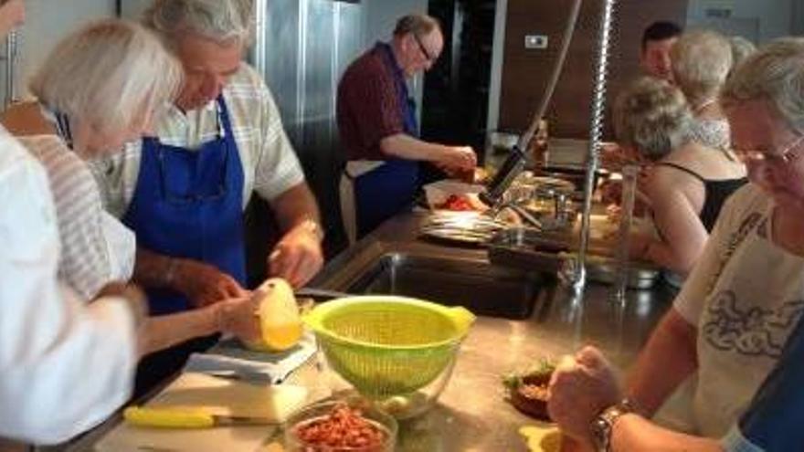 Un taller de cuina a l&#039;Espai del Peix.