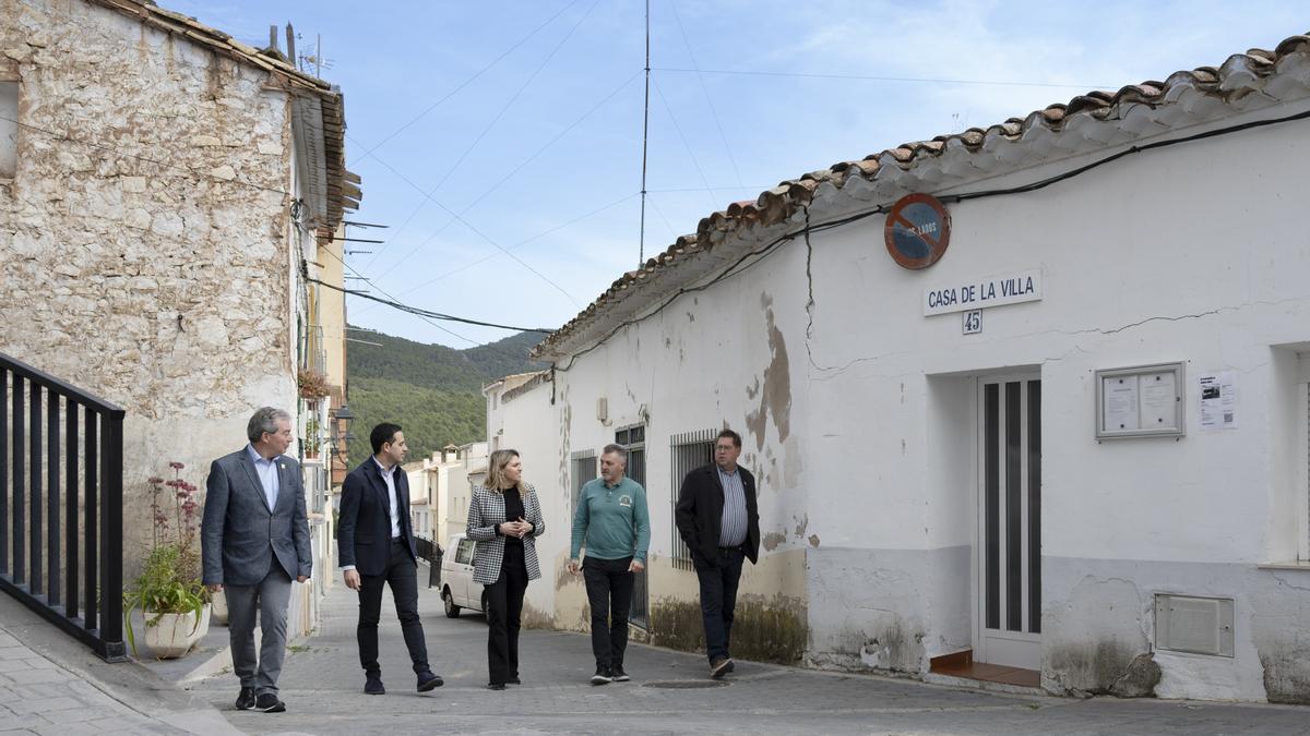 Barrachina y Folgado visitaron Cirat junto a su alcalde