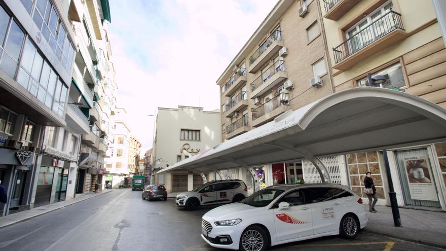 Más taxis en Murcia: fin de las guardias en el aeropuerto en temporada baja