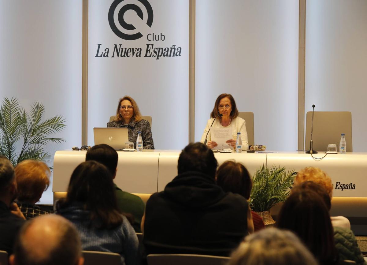 Por la izquierda, María Encina Cortizo y Begoña García-Tamargo en el Club LA NUEVA ESPAÑA.