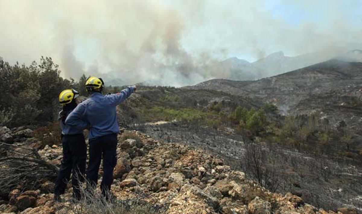 Rasquera, el foc podria acostar-se al nucli urbà