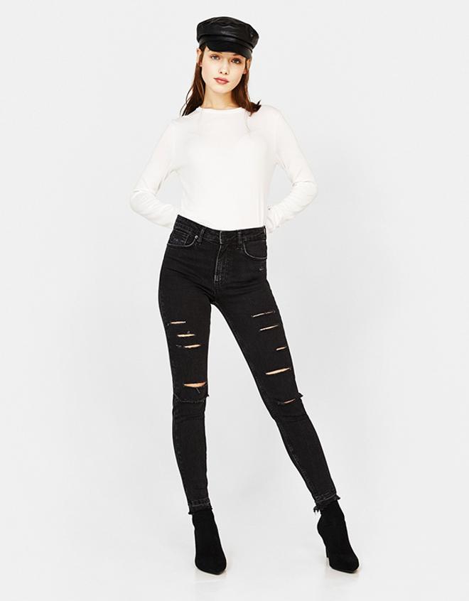 Jeans Skinny Fit con rotos de Bershka