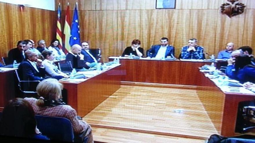 El PP de Orihuela se niega a sacar a los imputados de su lista